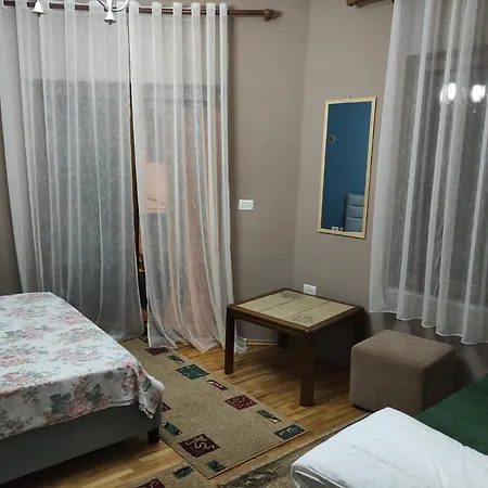 House In Center Korce 아파트