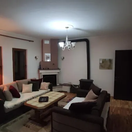아파트 House In Center Korce *
